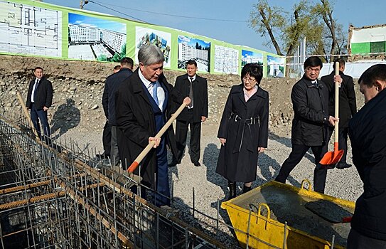 Для судебных работников построят жилье — Атамбаев заложил капсулу