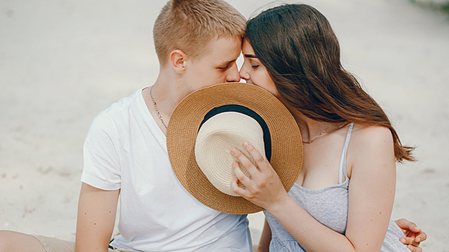 Какие знаки зодиака влюбляются с первого взгляда