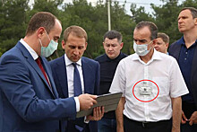 Губернатор Краснодарского края надел бейдж для защиты от COVID-19
