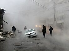 В Саратове иномарка «сварилась» в яме с кипятком