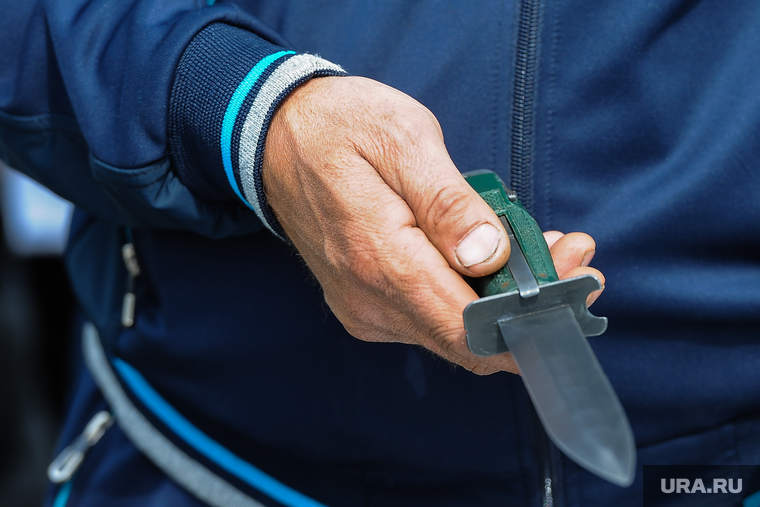 В Свердловской области активистов закидали ножами при захвате наркопритона