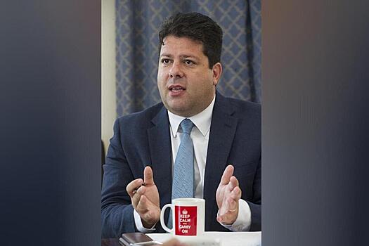 Глава британской колонии предпринял «зловещие» действия для защиты своего друга от полиции