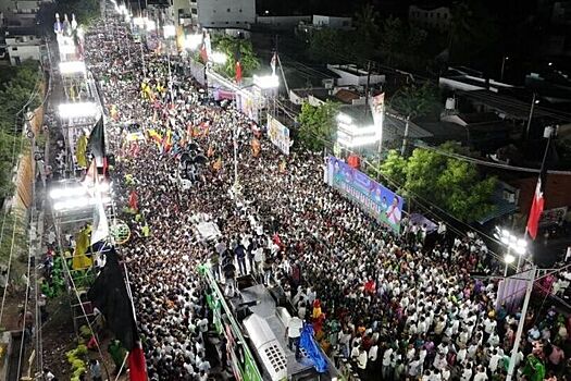 Десятки человек погибли в результате давки на митинге в Индии