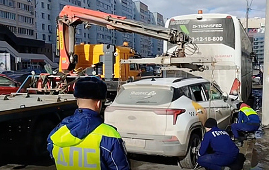 Сбившего людей на остановке в Казани арестовали