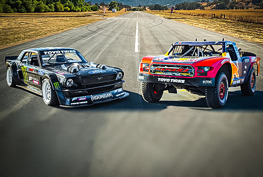 Дрэг гонка дня: Ford Mustang Кена Блока против 950-сильного багги