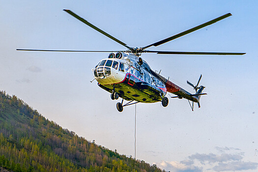 Вертолет совершил незапланированную посадку в Якутии