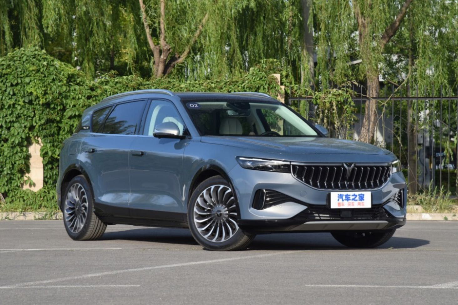 Электромобиль voyah 2022. Электромобиль voyah 2022. Китайский электромобиль 2023 voyah. Китайский автомобиль yoyah. Yoyah машина.