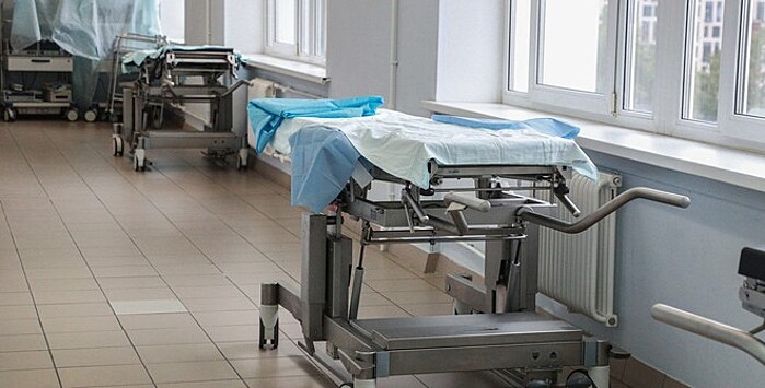 Пациента выкинули на улицу из больницы в Кемерово