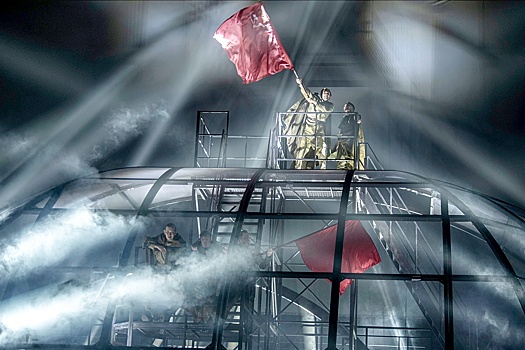 "Знамя Победы" поднялось на сцене Театра Российской Армии