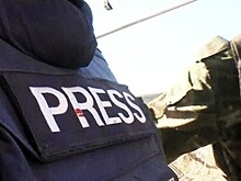 Киев пригрозил наказанием иностранным СМИ за поездки в зоны окружения ВСУ