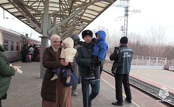 Семье беженцев из Палестины вручили ключи от квартиры в Татарстане