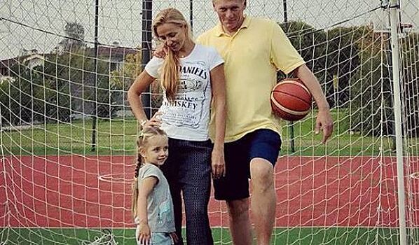Татьяна Навка и Дмитрий Песков собрали семейную футбольную команду
