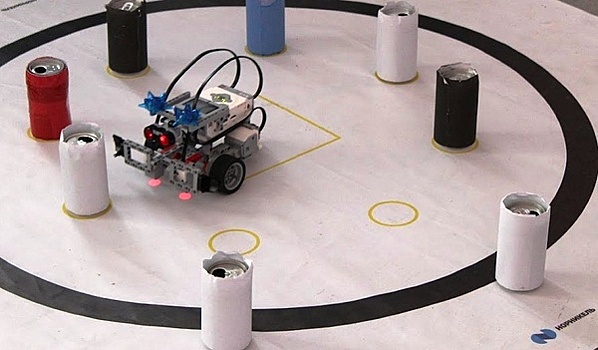 Более сотни школьников приняли участие в соревнованиях по робототехнике в Заполярье