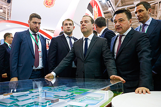 Воробьев познакомил Медведева с достижениями подмосковных аграриев