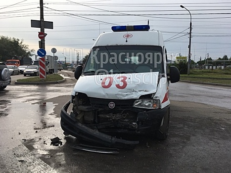 В Красноярске произошло ДТП с участием скорой