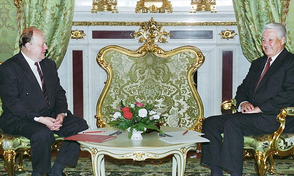 В 1994 году участвовал в выборах президента Белоруссии, набрал ни них 9,91 процента голосов и в 1995-м был избран в Верховный совет Белоруссии. Там он пытался объявить импичмент Александру Лукашенко и не признал итоги референдума об изменении Конституции. 