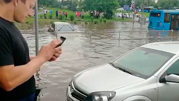 Москва под водой: кадры последствий проливного дождя в столице