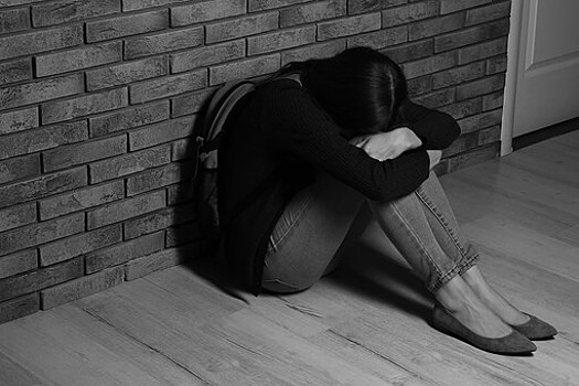 В Британии учитель математики снимал школьниц под юбками во время экзамена