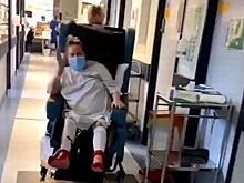 Умирающая от COVID-19 женщина выжила благодаря пробному лекарству