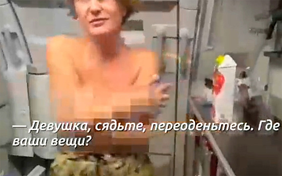 Пассажирка летящего в Москву самолета разделась до пояса и укусила стюарда