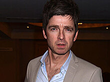 Музыканты группы Oasis пробрались к соседке, обокрали ее и нагадили в ванну