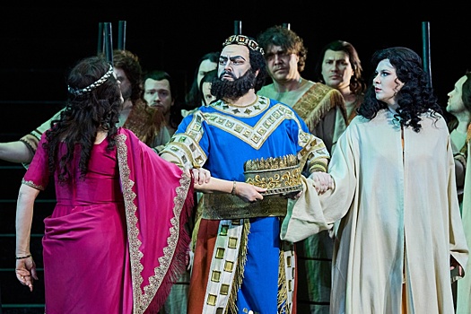 Путь от греха до прощения. Первой премьерой года в Мариинском театре стала опера "Набукко" Верди