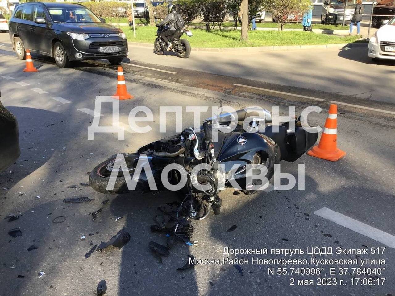 Автомобиль столкнулся с мотоциклом на Кусковской улице в Москве -  Рамблер/авто