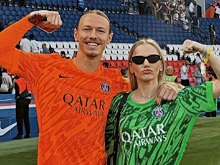 Матвей Сафонов и Кварацхелия помогли ПСЖ разгромить "Марсель"