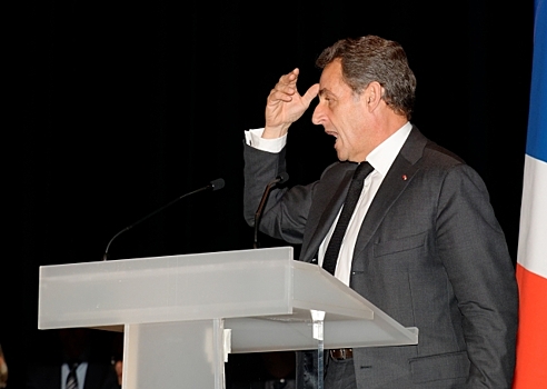 Саркози сравнил «негров с обезьянами»