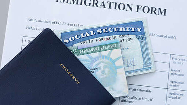 CNN: США пересмотрят грин-карты иностранцев из 19 стран