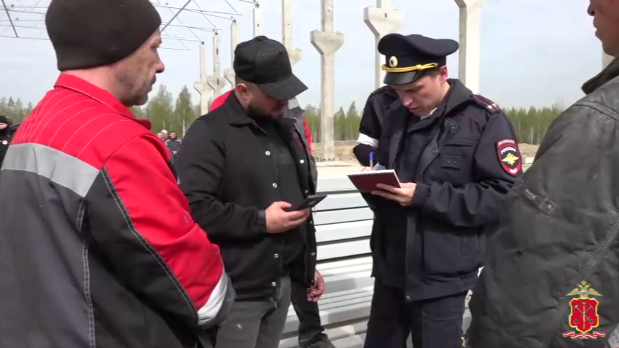 В Ленинградской области полиция в ходе рейдов по стройкам и промзонам выявила около 60 нелегалов