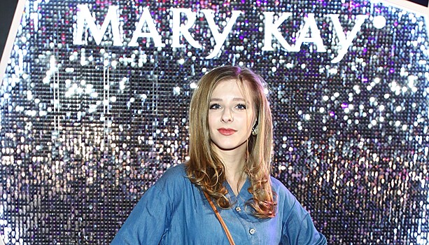 Арзамасова, Волосожар, Михальчик и другие звезды посетили бьюти-студию Mary Kay на Mercedes-Benz Fashion Week Russia