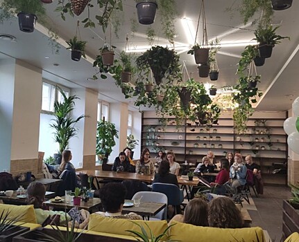 В Петербурге открылось кафе «Сад». Всю его прибыль будут отчислять благотворительным организациям