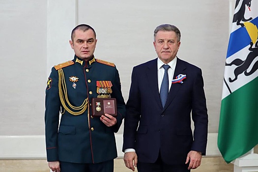 Спикер Заксобрания Новосибирской области поздравил военнослужащих
