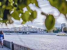 Спасатели вытащили из Москвы-реки мужчину, упавшего в воду на велосипеде со Смоленской набережной