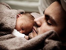 Психологи: отцы более внимательны к своим дочерям, чем к сыновьям