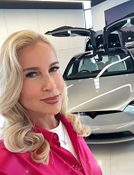 Экс-возлюбленная нижегородского губернатора Немцова похвасталась новой Tesla