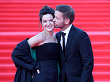 Актриса Анна Пескова призналась, что не сможет уехать из России во Францию