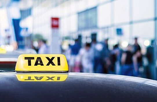 Московские власти начали борьбу с двойниками машин такси