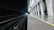 Мужчина спрыгнул на рельсы в метро в Москве и попал на видео