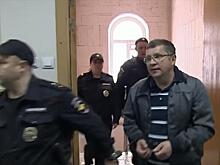 Английский болельщик, осквернивший памятник, хищение нефти и отмена ареста. Топ-3 судебных дел за 4 июля