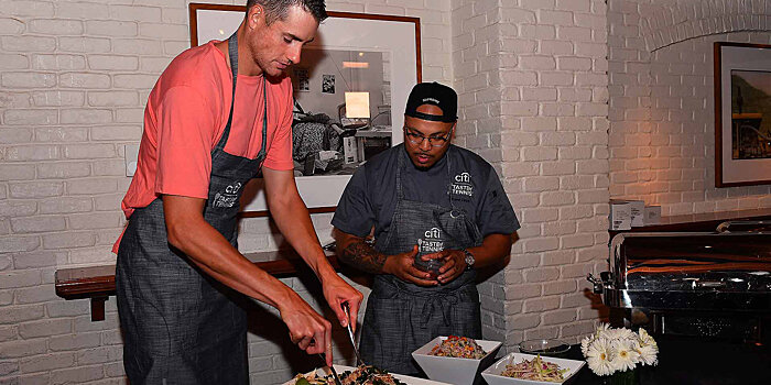 Джон Изнер: «Я довольно строго слежу за питанием. Но, когда дома трое детей, иногда приходится сдаться и заказать пиццу»