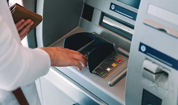 Зауральцы стали реже пользоваться банкоматами