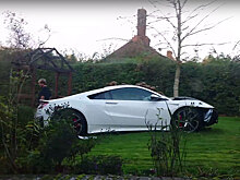 Британская Honda NSX попала в ДТП, едва выехав из автосалона