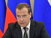 Медведев саркастично прокомментировал пожар в Хитроу