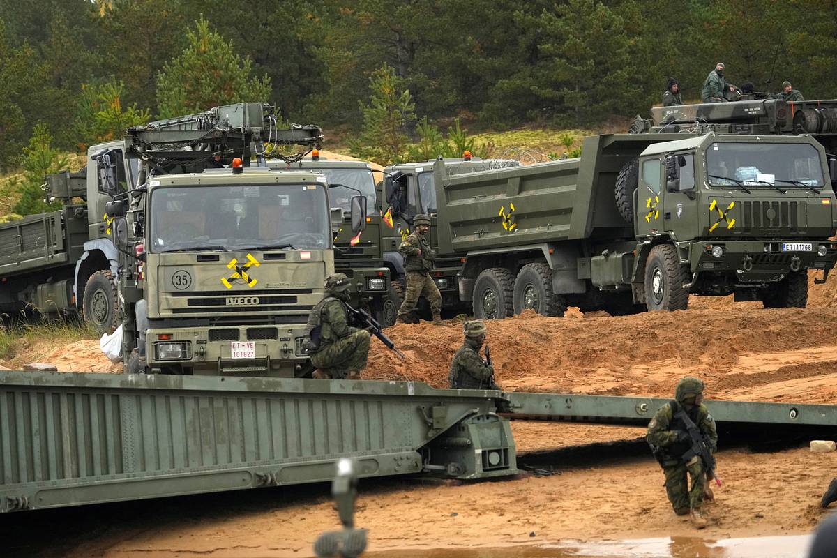Президент Чехии подписал закон о расходах на оборону