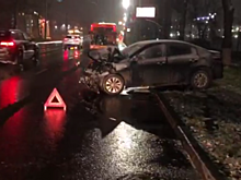 Водитель легковушки пострадал в столкновении с автобусом в Нижнем Новгороде