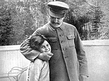 Почему дочь Сталина Светлана Аллилуева уехала из СССР
