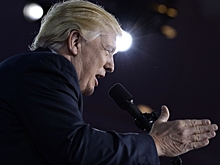 Трамп репетирует речь к конгрессу в лимузине по дороге на Капитолий