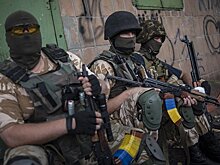 Командир развернулся и начал бить по голове